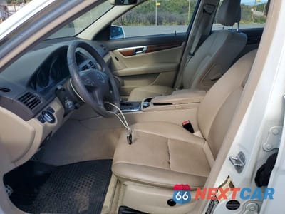 Zdjęcie 7 z 12 samochodu: 2011 MERCEDES-BENZ C 300 VIN:WDDGF5EB1BA510848 - miniatura