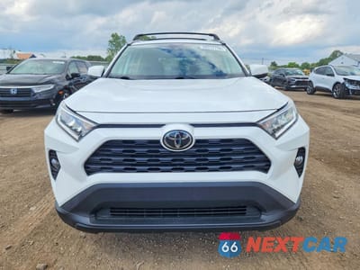 Piąte zdjęcie samochodu w środku: 2019 TOYOTA RAV4 XLE VIN:2T3P1RFV6KC026914 - miniatura
