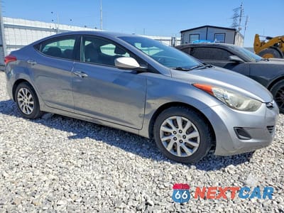 Czwarte zdjęcie samochodu z boku: 2013 HYUNDAI ELANTRA GLS VIN:KMHDH4AE7DU556070 - miniatura