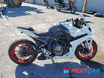 2024 SUZUKI GSX800 F JS1EM13B0R7103270 - główne zdjęcie licytacji z USA - miniatura