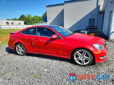 Czwarte zdjęcie samochodu z boku: 2014 MERCEDES-BENZ C 350 4MATIC VIN:WDDGJ8JB1EG195556 - miniatura