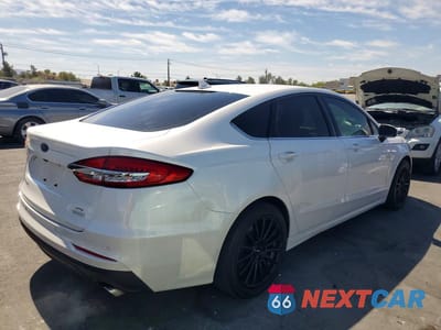 Trzecie zdjęcie samochodu z tyłu: 2019 FORD FUSION SE VIN:3FA6P0HD8KR135362 - miniatura