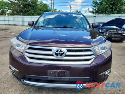 Piąte zdjęcie samochodu w środku: 2011 TOYOTA HIGHLANDER LIMITED VIN:5TDDK3EH1BS061353 - miniatura