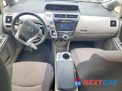 Zdjęcie 8 z 12 samochodu: 2015 TOYOTA PRIUS V TWO VIN:JTDZN3EU1FJ031332 - miniatura