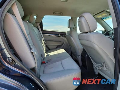 Zdjęcie 11 z 13 samochodu: 2012 KIA SORENTO LX VIN:5XYKT3A61CG282555 - miniatura