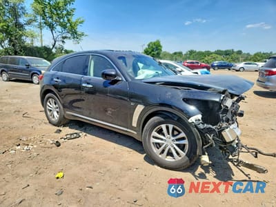 Czwarte zdjęcie samochodu z boku: 2016 INFINITI QX70 BASE VIN:JN8CS1MW6GM753048 - miniatura