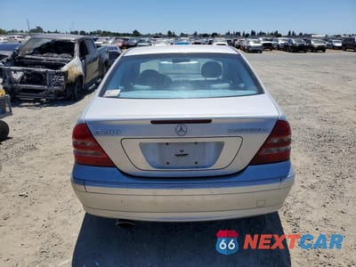 Zdjęcie 6 z 12 samochodu: 2004 MERCEDES-BENZ C 230K SPORT SEDAN VIN:WDBRF40J74A629355 - miniatura