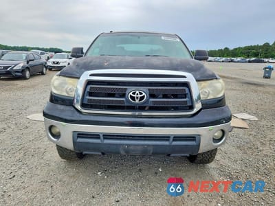 Piąte zdjęcie samochodu w środku: 2010 TOYOTA TUNDRA CREWMAX SR5 VIN:5TFEY5F1XAX077818 - miniatura