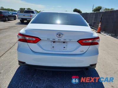 Zdjęcie 6 z 12 samochodu: 2018 TOYOTA CAMRY LE VIN:4T1B11HK3JU050432 - miniatura