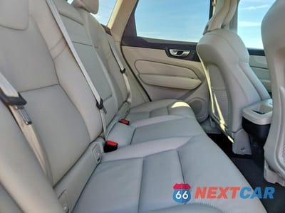 Zdjęcie 11 z 14 samochodu: 2021 VOLVO XC60 T5 MOMENTUM VIN:YV4102RKXM1763645 - miniatura
