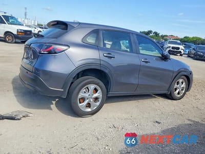 Trzecie zdjęcie samochodu z tyłu: 2025 HONDA HR-V LX VIN:3CZRZ1H35SM722088 - miniatura
