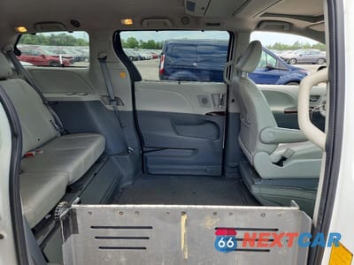 Zdjęcie 11 z 13 samochodu: 2013 TOYOTA SIENNA XLE 8-PASSENGER VIN:5TDYK3DC7DS289352 - miniatura