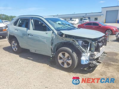 Czwarte zdjęcie samochodu z boku: 2023 TOYOTA RAV4 XLE VIN:2T3W1RFV0PW271886 - miniatura