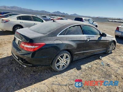 Trzecie zdjęcie samochodu z tyłu: 2010 MERCEDES-BENZ E 550 VIN:WDDKJ7CB2AF019892 - miniatura