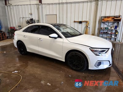 Czwarte zdjęcie samochodu z boku: 2023 AUDI A3 PREMIUM VIN:WAUAUDGY5PA106280 - miniatura