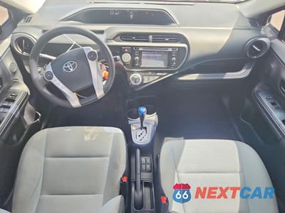 Zdjęcie 8 z 13 samochodu: 2016 TOYOTA PRIUS C ONE VIN:JTDKDTB33G1131305 - miniatura