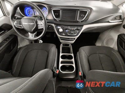 Zdjęcie 8 z 13 samochodu: 2021 CHRYSLER VOYAGER LX VIN:2C4RC1CGXMR580298 - miniatura