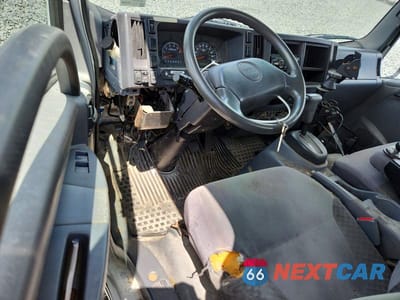 Zdjęcie 8 z 13 samochodu: 2014 ISUZU NPR HD VIN:54DC4W1B0ES804441 - miniatura