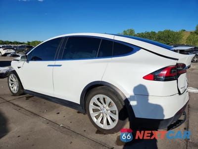 Drugie zdjęcie samochodu z przodu: 2017 TESLA MODEL X VIN:5YJXCBE22HF044722 - miniatura