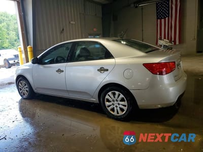 Drugie zdjęcie samochodu z przodu: 2010 KIA FORTE EX VIN:KNAFU4A27A5858038 - miniatura
