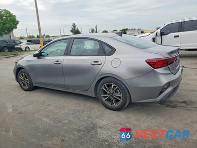 Drugie zdjęcie samochodu z przodu: 2023 KIA FORTE LXS VIN:3KPF24AD8PE663041 - miniatura