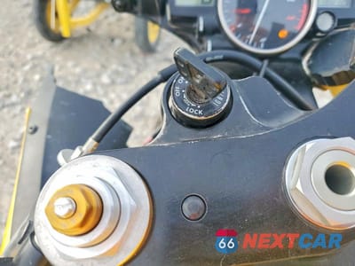 Zdjęcie 8 z 9 samochodu: 2008 YAMAHA YZFR6 VIN:JYARJ16E18A002337 - miniatura