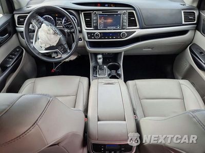 Zdjęcie 8 z 14 samochodu: 2019 TOYOTA HIGHLANDER XLE VIN:5TDJZRFH1KS921591 - miniatura