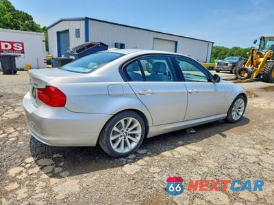Trzecie zdjęcie samochodu z tyłu: 2011 BMW 328 I VIN:WBAPH7C56BE682473 - miniatura