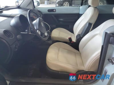 Zdjęcie 7 z 12 samochodu: 2010 VOLKSWAGEN NEW BEETLE VIN:3VWRW3AL9AM004933 - miniatura