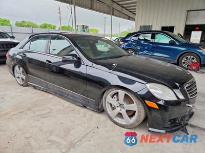 Czwarte zdjęcie samochodu z boku: 2010 MERCEDES-BENZ E 550 VIN:WDDHF7CB6AA018057 - miniatura