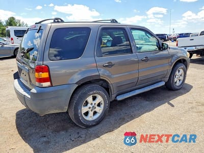Trzecie zdjęcie samochodu z tyłu: 2005 FORD ESCAPE XLT VIN:1FMYU93175KD99593 - miniatura