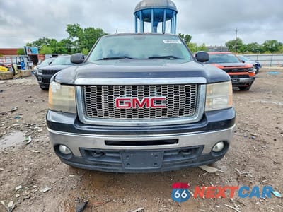 Piąte zdjęcie samochodu w środku: 2010 GMC SIERRA K1500 SLE VIN:1GTSKVE33AZ194183 - miniatura