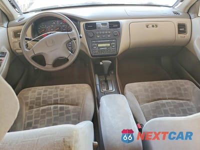 Zdjęcie 8 z 13 samochodu: 2001 HONDA ACCORD EX VIN:JHMCG66811C017039 - miniatura