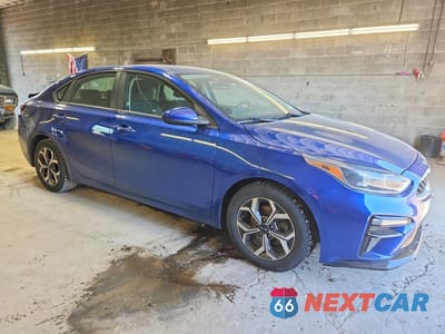Czwarte zdjęcie samochodu z boku: 2019 KIA FORTE LXS VIN:3KPF24AD9KE104784 - miniatura