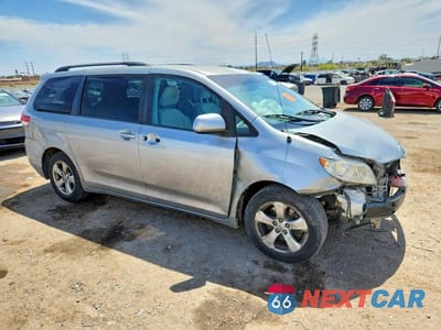 Czwarte zdjęcie samochodu z boku: 2013 TOYOTA SIENNA LE VIN:5TDKK3DC5DS378939 - miniatura