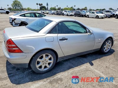 Trzecie zdjęcie samochodu z tyłu: 2000 MERCEDES-BENZ SLK 230 KOMPRESSOR VIN:WDBKK47FXYF155554 - miniatura