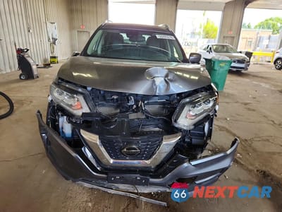 Piąte zdjęcie samochodu w środku: 2019 NISSAN ROGUE SL VIN:5N1AT2MV0KC754705 - miniatura