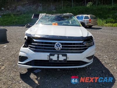 Piąte zdjęcie samochodu w środku: 2019 VOLKSWAGEN JETTA SEL VIN:3VWE57BU2KM231527 - miniatura