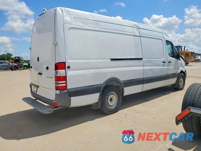Trzecie zdjęcie samochodu z tyłu: 2014 MERCEDES-BENZ SPRINTER 2 - DELIVERY VAN VIN:WD3PE8DE8E5901156 - miniatura