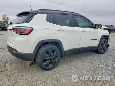 Trzecie zdjęcie samochodu z tyłu: 2020 JEEP COMPASS LATITUDE VIN:3C4NJCBB0LT147588 - miniatura