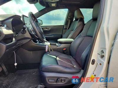 Zdjęcie 7 z 14 samochodu: 2024 TOYOTA RAV4 PRIME XSE VIN:JTMEB3FV9RD181836 - miniatura