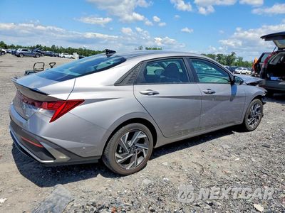 Trzecie zdjęcie samochodu z tyłu: 2025 HYUNDAI ELANTRA HYBRID SEL SPORT VIN:KMHLM4DJ1SU162500 - miniatura