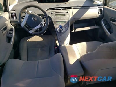 Zdjęcie 8 z 12 samochodu: 2010 TOYOTA PRIUS III VIN:JTDKN3DU4A5013914 - miniatura