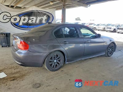 Trzecie zdjęcie samochodu z tyłu: 2006 BMW 325 I VIN:WBAVB135X6PT16645 - miniatura