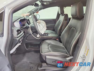 Zdjęcie 7 z 13 samochodu: 2026 CHRYSLER PACIFICA LIMITED VIN:2C4RC1GG9TR178930 - miniatura