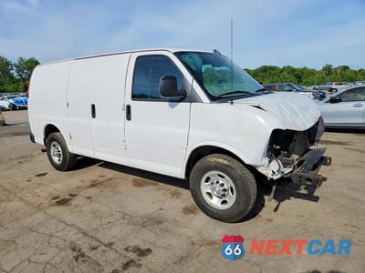 Czwarte zdjęcie samochodu z boku: 2021 CHEVROLET EXPRESS 25 - DELIVERY VAN VIN:1GCWGAFP2M1191422 - miniatura