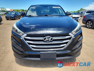 Piąte zdjęcie samochodu w środku: 2018 HYUNDAI TUCSON SE VIN:KM8J2CA42JU803982 - miniatura