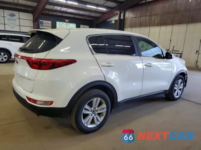 Trzecie zdjęcie samochodu z tyłu: 2017 KIA SPORTAGE LX VIN:KNDPMCACXH7040814 - miniatura