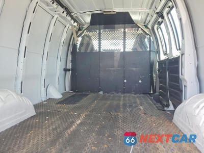 Zdjęcie 10 z 13 samochodu: 2020 CHEVROLET EXPRESS 2500 CARGO DELIVERY VAN VIN:1GCWGAFP0L1273051 - miniatura