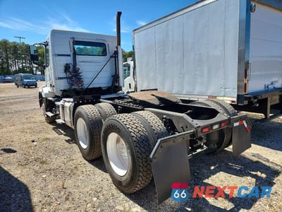 Trzecie zdjęcie samochodu z tyłu: 2016 VOLVO VNL SEMI TRUCK VIN:4V4NC9EG8GN974902 - miniatura